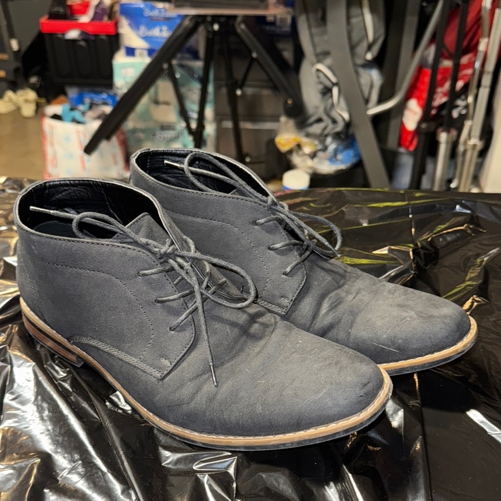 Perry Ellis Black Chukka Boots with Lace-Up Design